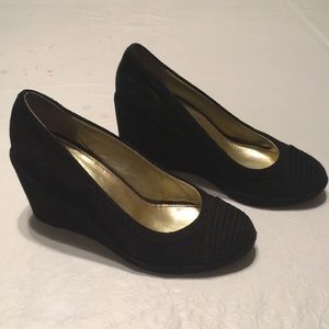 Elaine Turner suede wedges